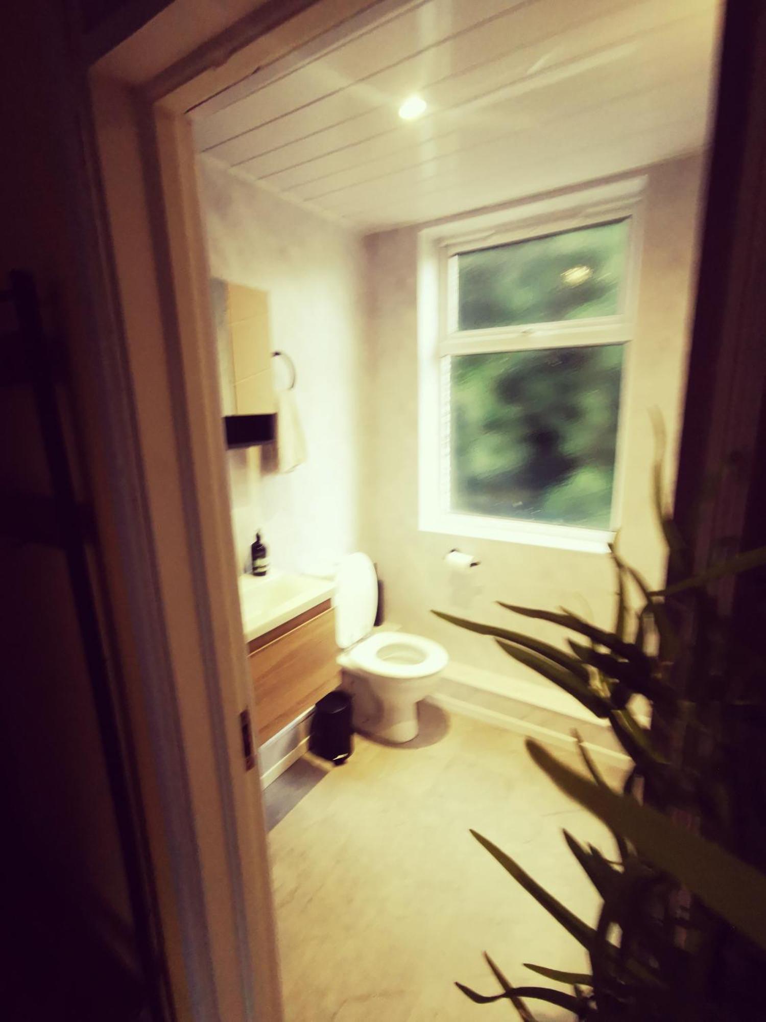 Entire 1 Bed Spacious Apartment, Private Balcony & Study Room Near City Whitehouse  外观 照片